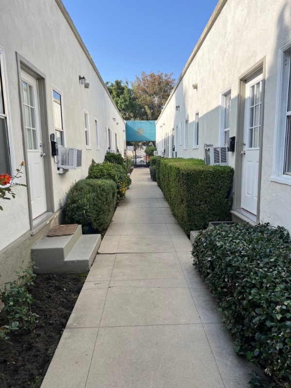 1114 4/5 Tamarind Ave in Los Angeles, CA - Building Photo - Building Photo