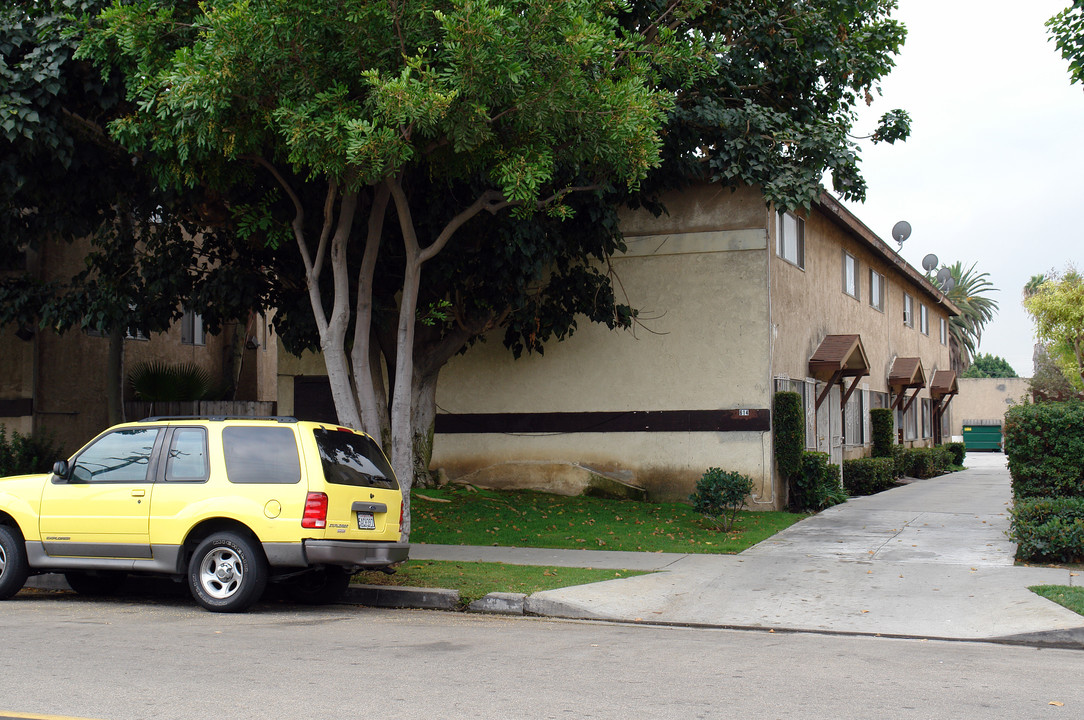 614 W Regent St in Inglewood, CA - Building Photo