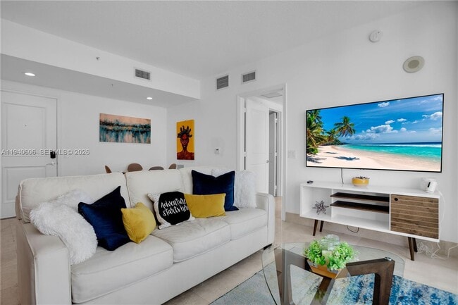 480 NE 30th St in Miami, FL - Building Photo - Building Photo