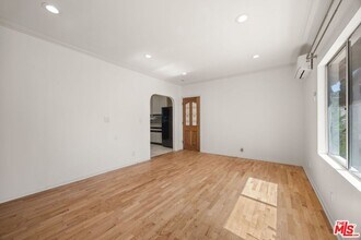 1538 Mariposa Ave in Los Angeles, CA - Foto de edificio - Building Photo
