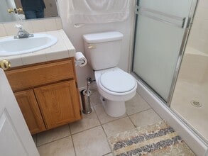 10421 6th Ave in Hesperia, CA - Building Photo - Building Photo