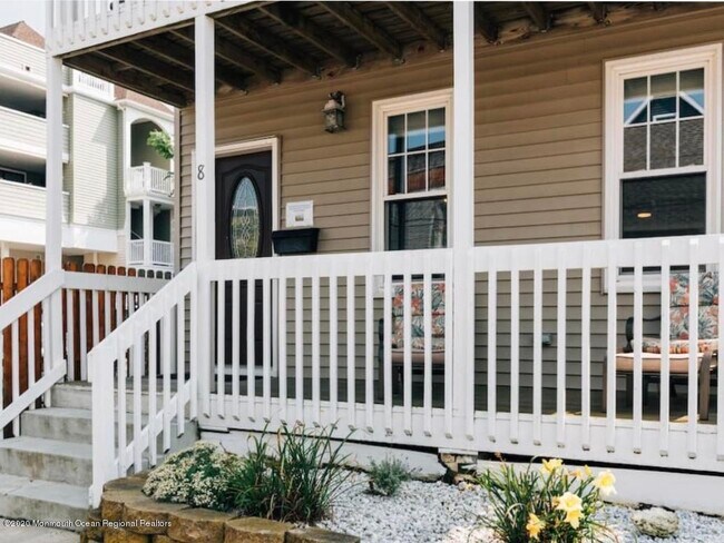 8 Surf St in Sea Bright, NJ - Building Photo - Building Photo