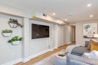 1706 Warren Ave N in Seattle, WA - Building Photo - Building Photo