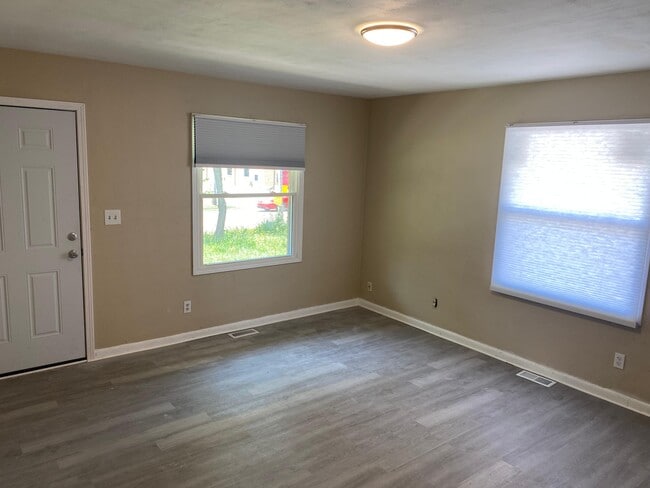 220 S Smithville Rd in Dayton, OH - Building Photo - Building Photo