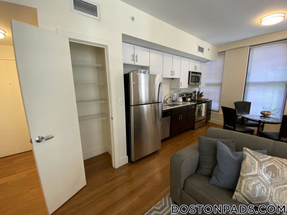 8 Winter Pl in Boston, MA - Building Photo