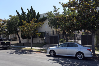 915 S St Andrews Pl in Los Angeles, CA - Building Photo - Building Photo