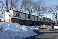 Douglas Square Apartments in Toledo, OH - Foto de edificio - Building Photo