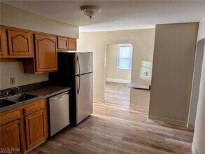 1733 Robindale St in Wickliffe, OH - Building Photo - Building Photo