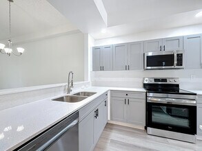 3180 N Haverhill Rd in West Palm Beach, FL - Building Photo - Building Photo