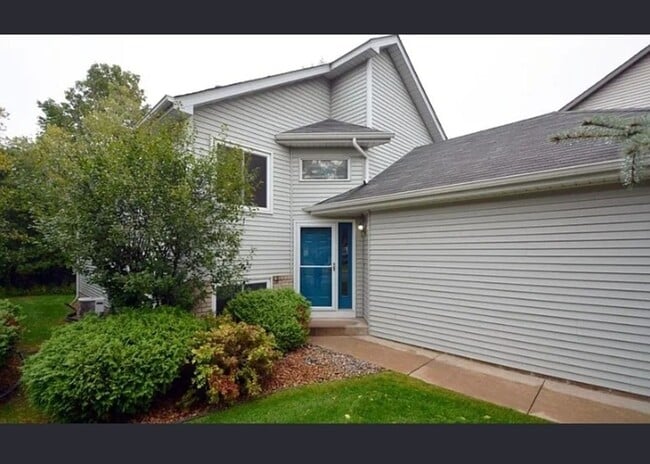 5740 Willow Trail in Shoreview, MN - Building Photo - Building Photo