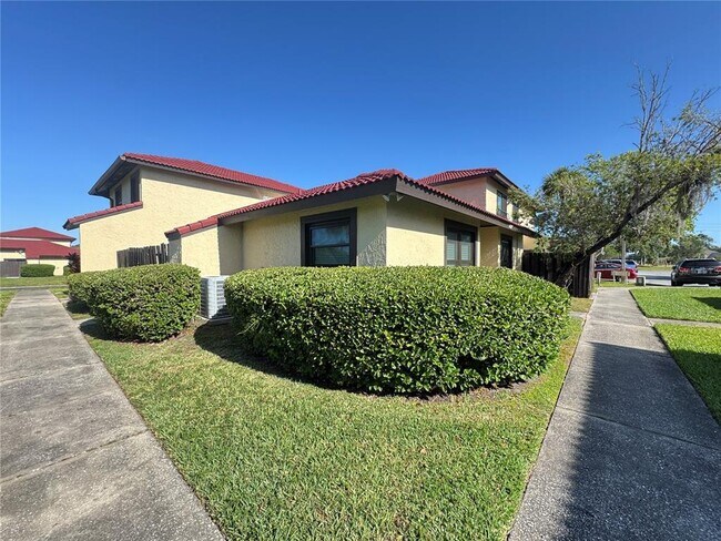 433 Hunter Cir in Kissimmee, FL - Building Photo - Building Photo