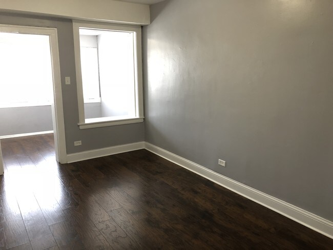 4876 W Armitage Ave-Unit -3R in Chicago, IL - Foto de edificio - Building Photo