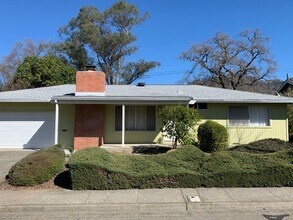 7413 Oak Leaf Dr in Santa Rosa, CA - Building Photo - Building Photo