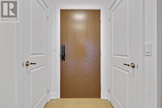 3240 William Coltson Ave in Oakville, ON - Building Photo - Building Photo