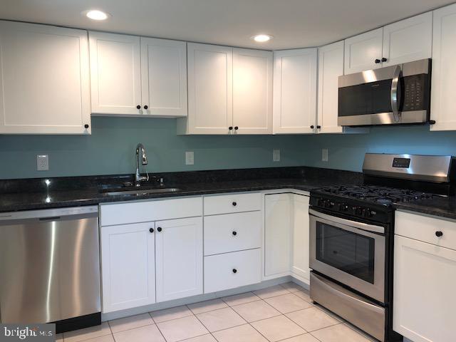 12 Thompson St in Bordentown, NJ - Building Photo