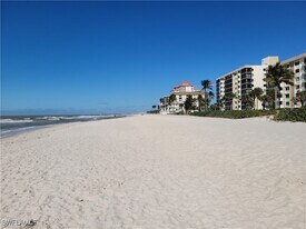 10475 Gulf Shore Dr in Naples, FL - Building Photo