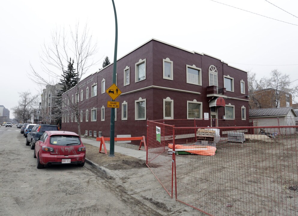 304 19th Ave SW in Calgary, AB - Building Photo