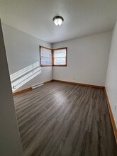 4037 N 60th St in Milwaukee, WI - Foto de edificio - Building Photo