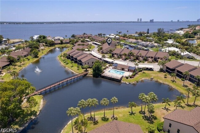 15489 Admiralty Cir in North Fort Myers, FL - Building Photo - Building Photo