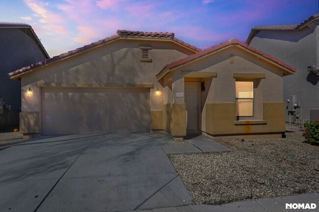 2230 N 94th Ln in Phoenix, AZ - Foto de edificio - Building Photo