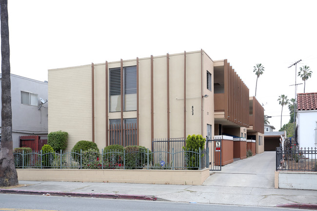 832 N Normandie Ave in Los Angeles, CA - Building Photo - Primary Photo