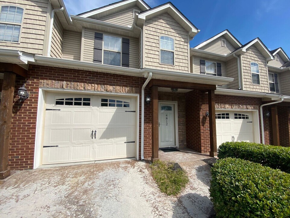 4812 Fountain View Way in Knoxville, TN - Foto de edificio