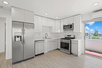 249 S Coronado St in Los Angeles, CA - Foto de edificio - Building Photo