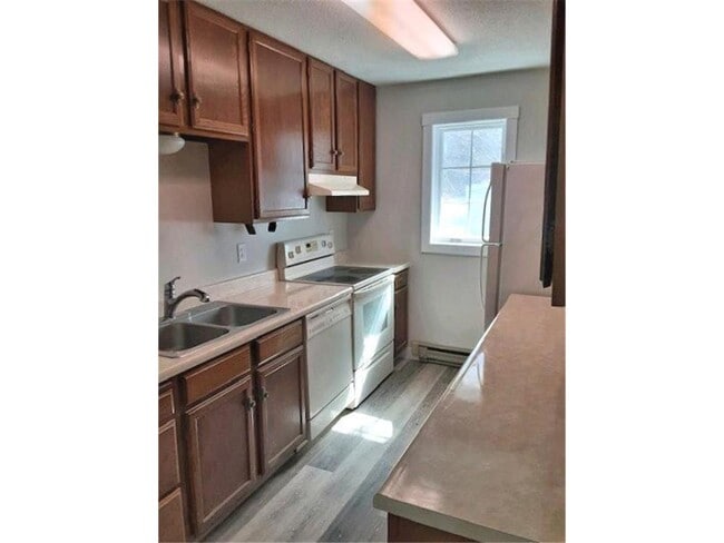 1007 W Depue Ave in Olivia, MN - Building Photo - Building Photo