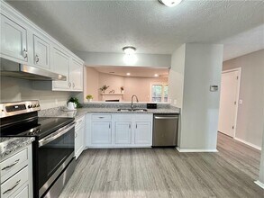 1502 Queen Anne Ct in Atlanta, GA - Building Photo - Building Photo