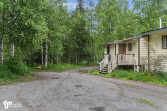 1470 N Grubstake Dr in Wasilla, AK - Foto de edificio - Building Photo