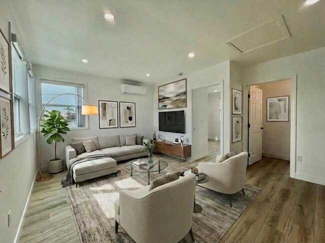 property at 1321 1/2 Normandie Ave