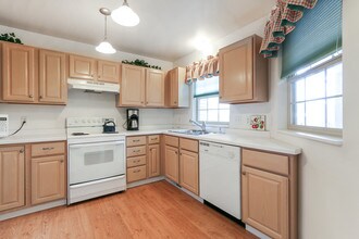 500 Edwards Blvd, Unit 20 in Lake Geneva, WI - Building Photo - Building Photo