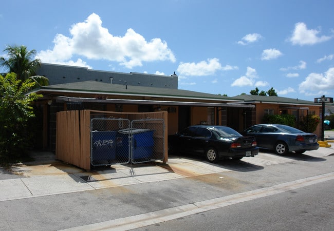835 SW 24th Ave in Miami, FL - Building Photo - Building Photo