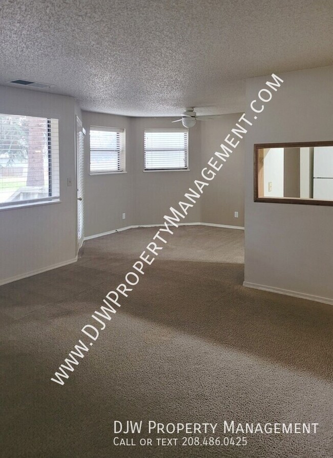 3695 S Gekeler Ln in Boise, ID - Foto de edificio - Building Photo