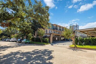 4515 Briar Hollow Pl in Houston, TX - Building Photo - Building Photo