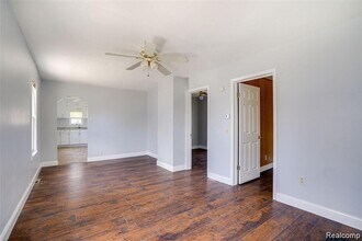 577 E Brickley Ave in Hazel Park, MI - Building Photo - Building Photo