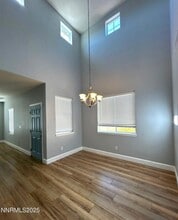 2065 Long Hollow Dr, Unit Upper in Reno, NV - Building Photo - Building Photo