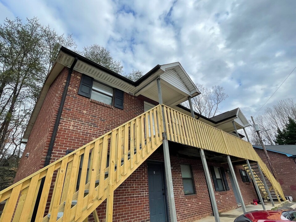 2570 Green Oaks Ct SE in Winston-Salem, NC - Foto de edificio