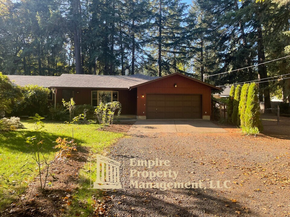 87974 8th St in Veneta, OR - Building Photo