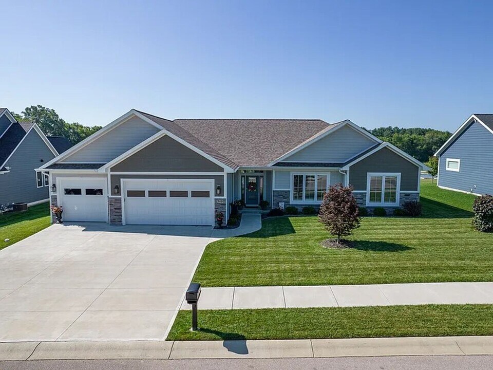 740 E Holland Dr in Bloomington, IN - Building Photo