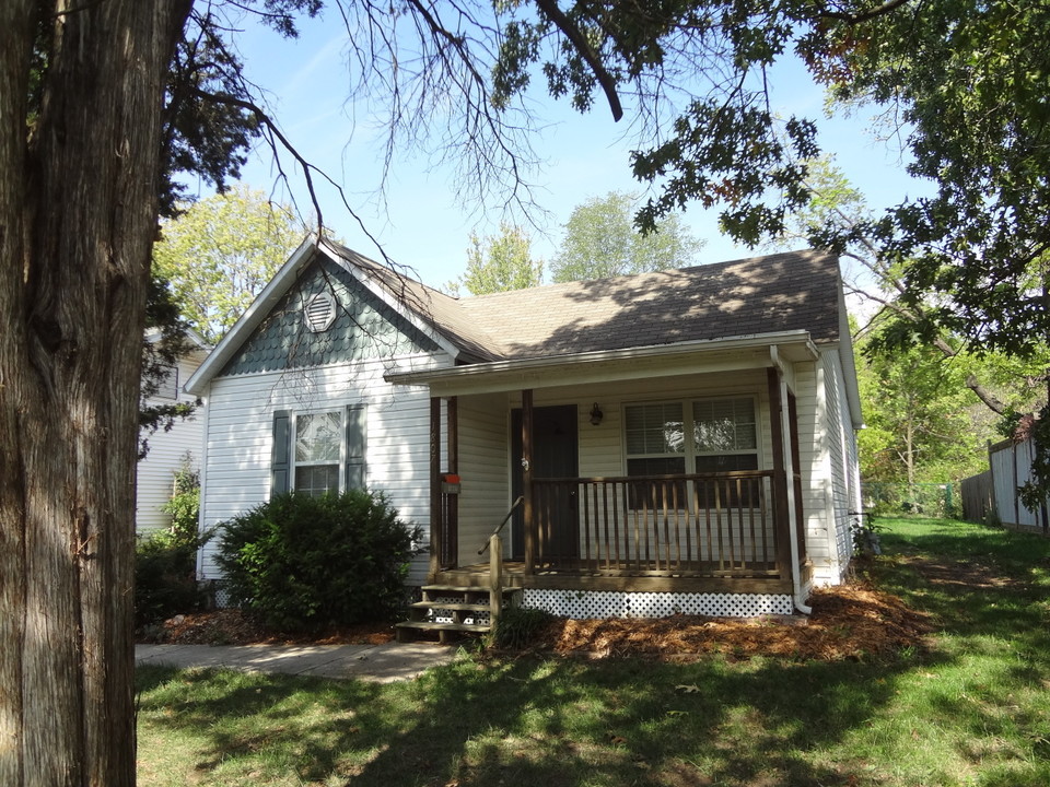 1807 Hawthorne Dr in Columbia, MO - Foto de edificio