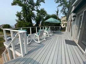 930 Sound Shore Rd in Riverhead, NY - Building Photo