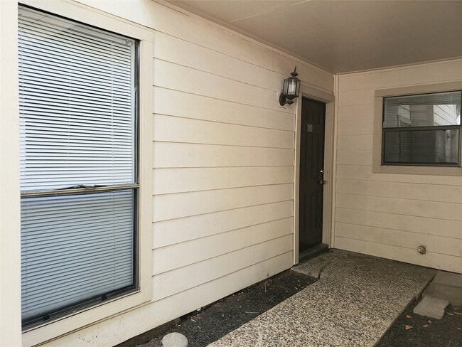 2277 S Kirkwood Rd in Houston, TX - Building Photo - Building Photo