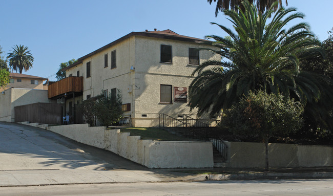 1518 Fair Oaks Ave in Pasadena, CA - Foto de edificio - Building Photo