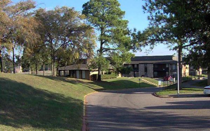 North Park Apartments in Durant, OK - Building Photo