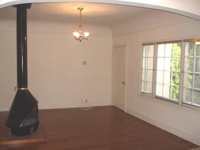 2151 Beachwood Terrace, Unit 0 in Los Angeles, CA - Foto de edificio - Building Photo