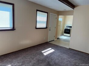 11267 Jackson Ave in Warren, MI - Building Photo - Building Photo