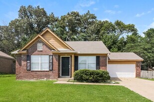 495 Oakland Hills Dr in Oakland, TN - Building Photo