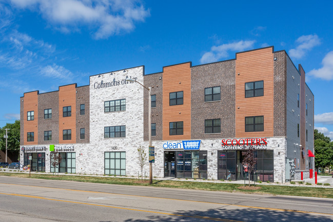 Commons on 1st in Cedar Rapids, IA - Foto de edificio - Building Photo