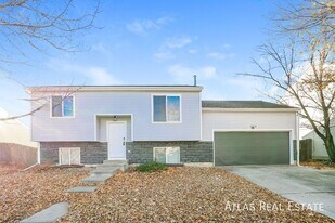 17032 E Arkansas Dr in Aurora, CO - Building Photo